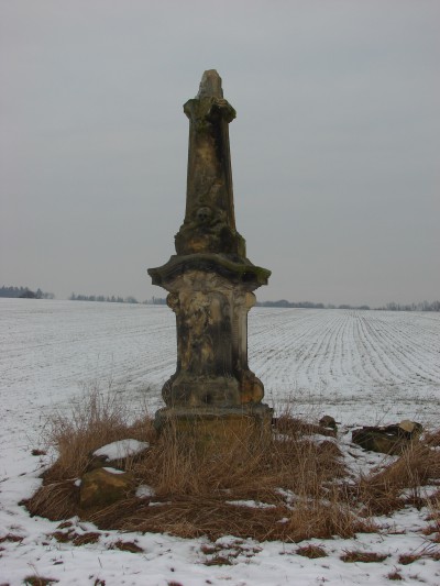Kříž u Slavoňova - před restaurováním